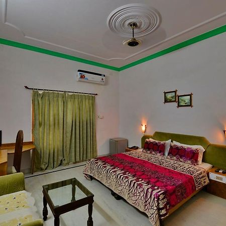 Hotel Surya Khajurāho Buitenkant foto