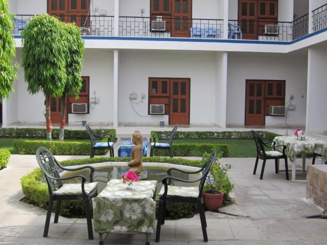 Hotel Surya Khajurāho Buitenkant foto