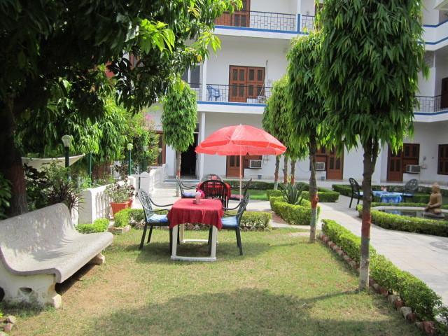 Hotel Surya Khajurāho Buitenkant foto