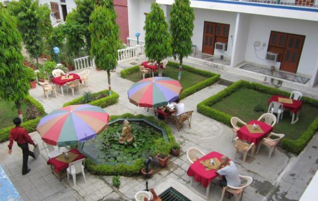 Hotel Surya Khajurāho Buitenkant foto